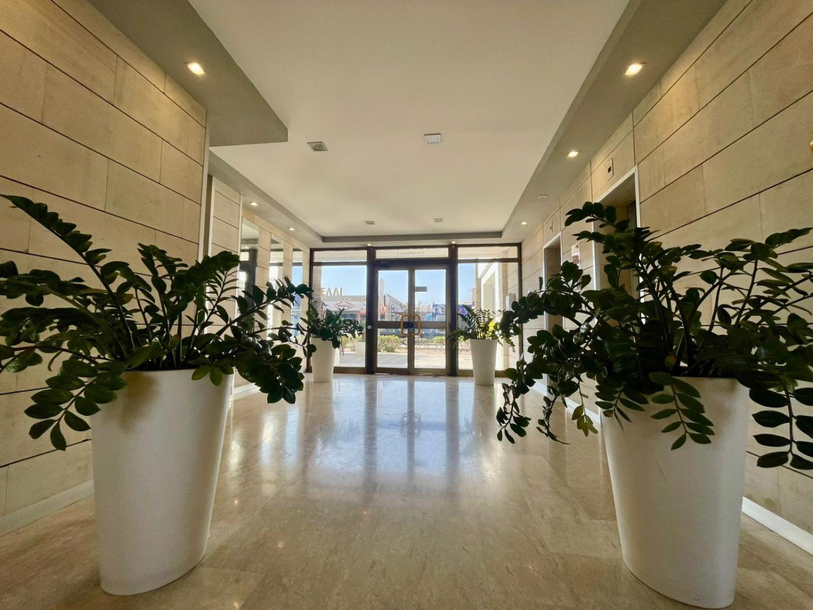 Sea View Suite In Makenzy Larnaca Exterior foto
