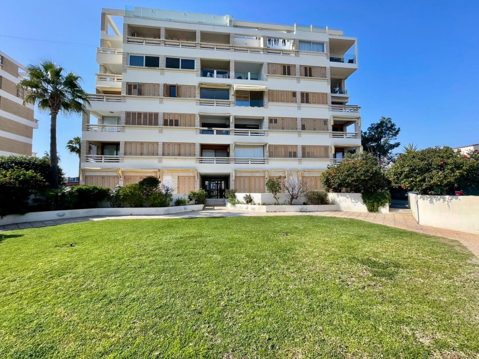 Sea View Suite In Makenzy Larnaca Exterior foto