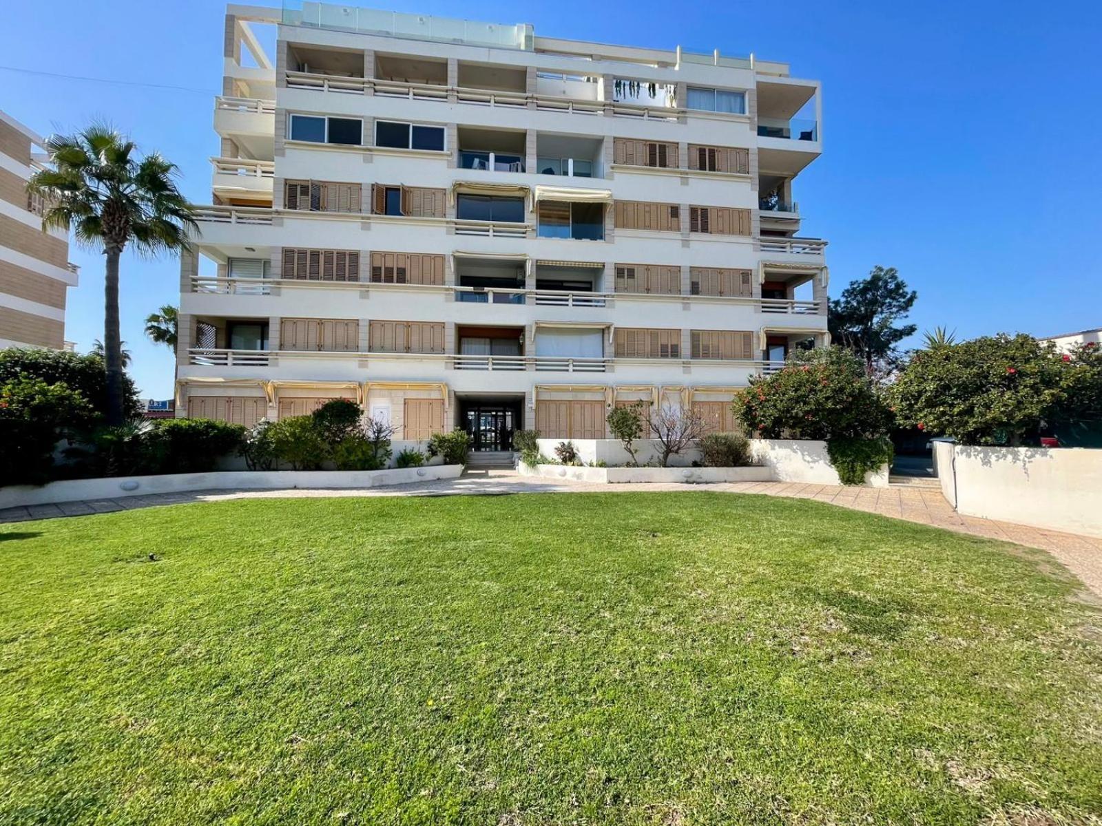 Sea View Suite In Makenzy Larnaca Exterior foto